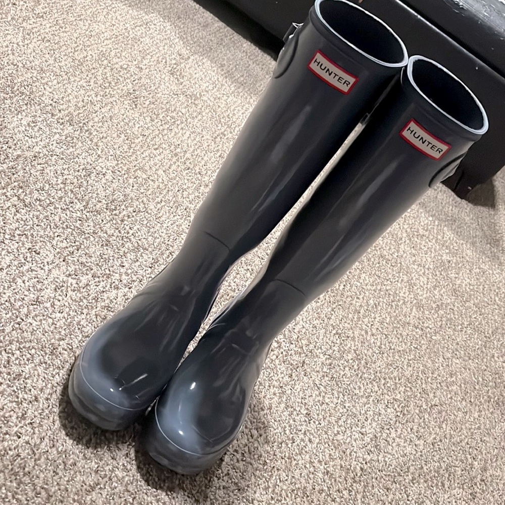 Women’s Hunter tall rain boots size US9